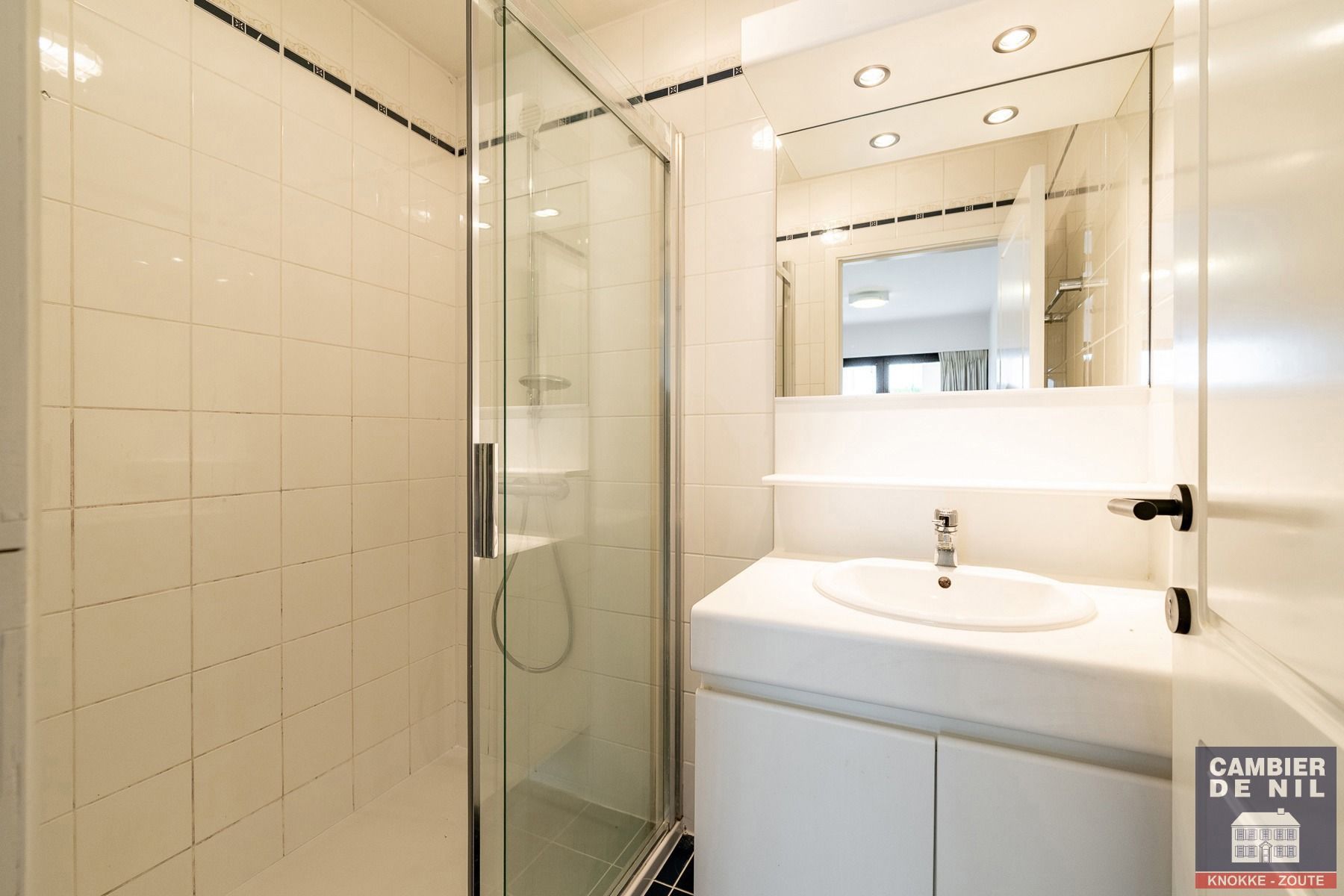 Ruim, ongemeubeld hoekappartement nabij het Albertplein  foto 14