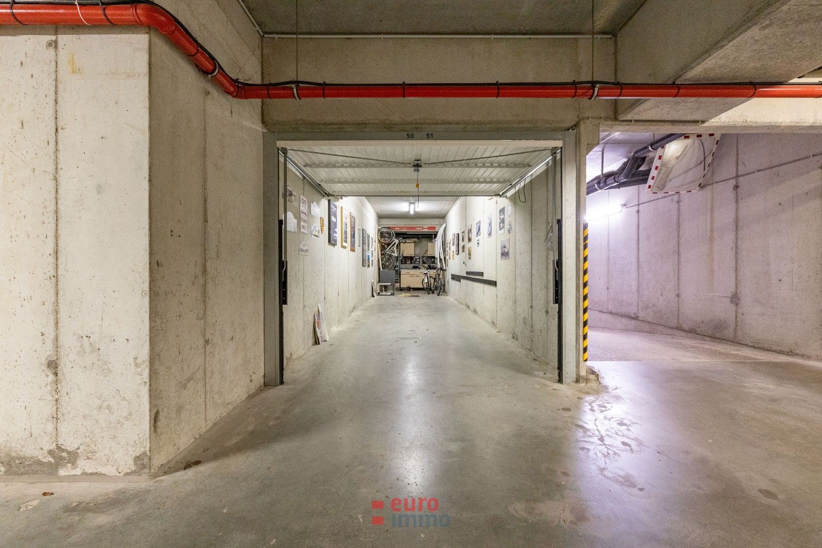 Uitzonderlijk grote garage in Residentie Zonnehaven II foto 4