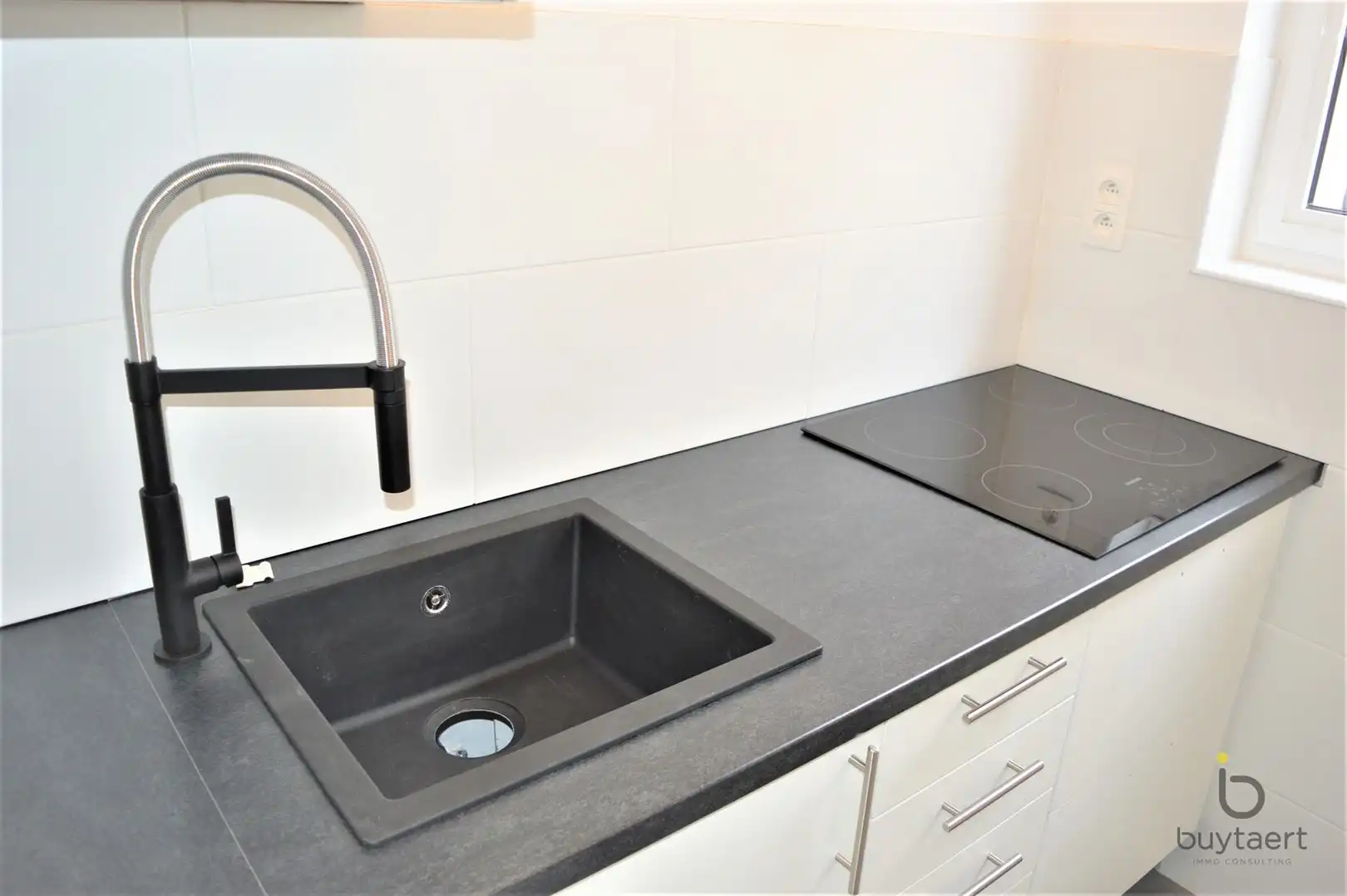 Gezellige 1 slaapkamer appartement nabij de Meir en station te Antwerpen foto 5