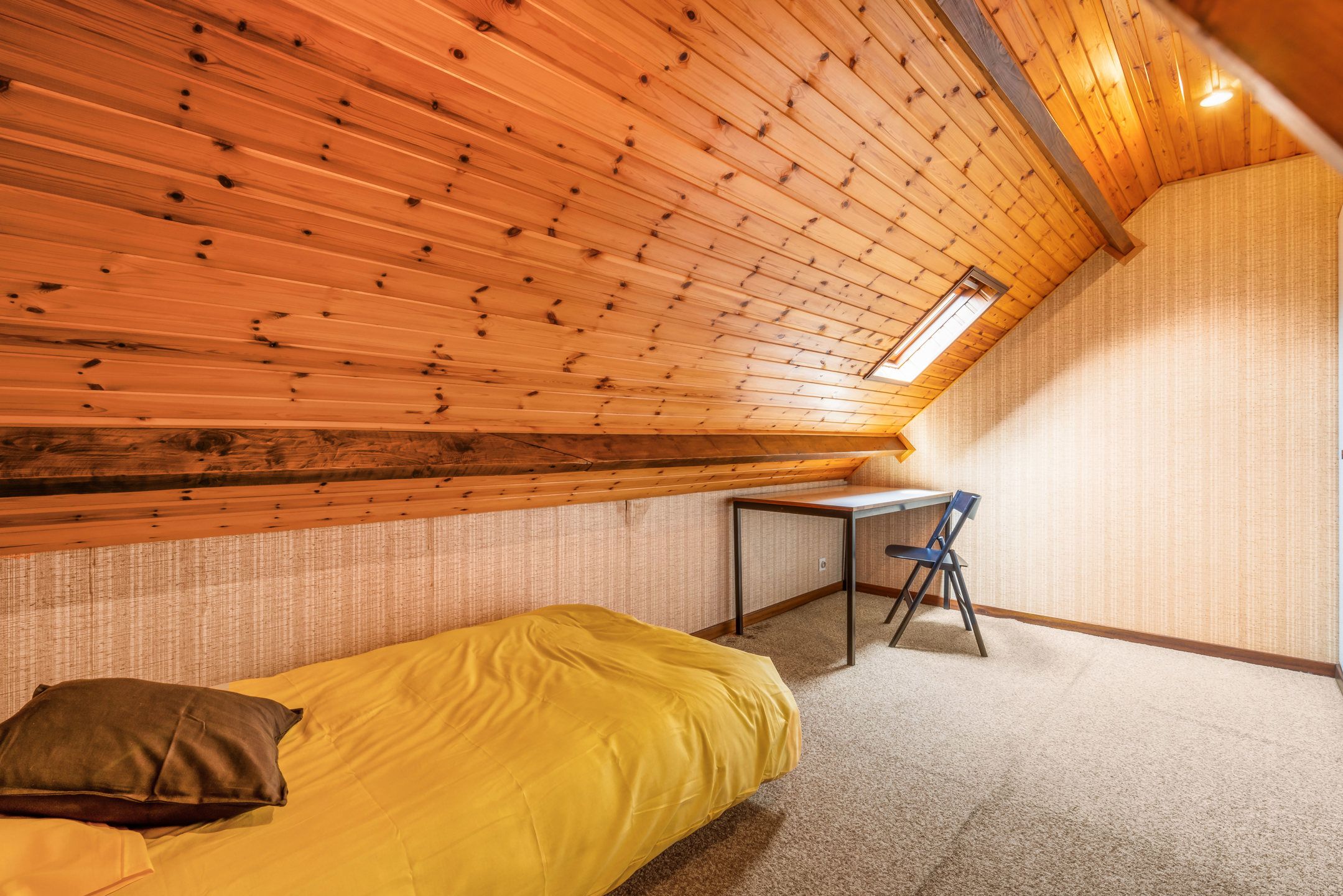 Charmante ruime woning (6 SLPK) met mooie tuin + vijver  foto 21