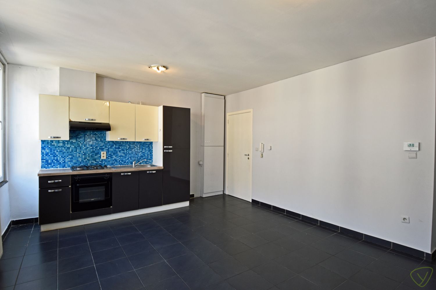 Charmant startersappartement nabij de Markt van Eeklo! foto 4