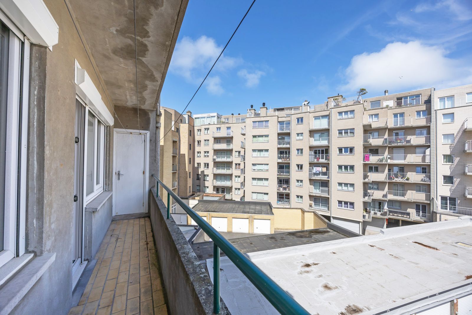 Verzorgd en lichtrijk appartement met open zicht, 2 slpk en rustig gelegen nabij het strand foto 12