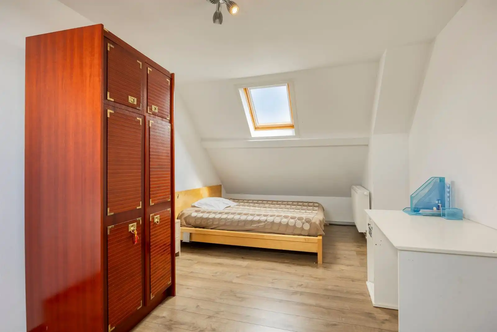 Volledig gerenoveerde 4-slpk woning met garagebox foto 20