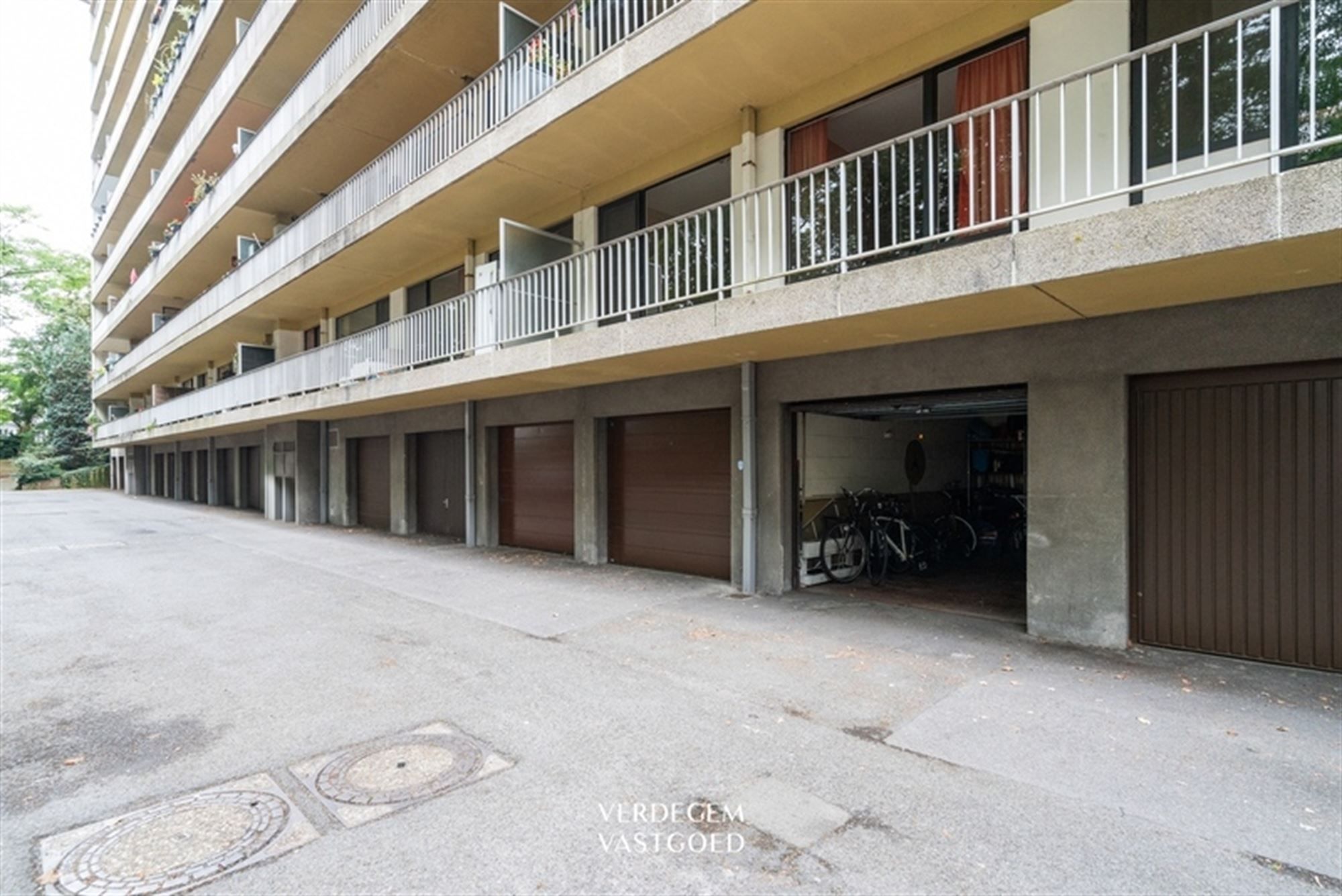 Wonen in de bomen: heerlijk appartement met 2 slaapkamers, terras en garage foto 13