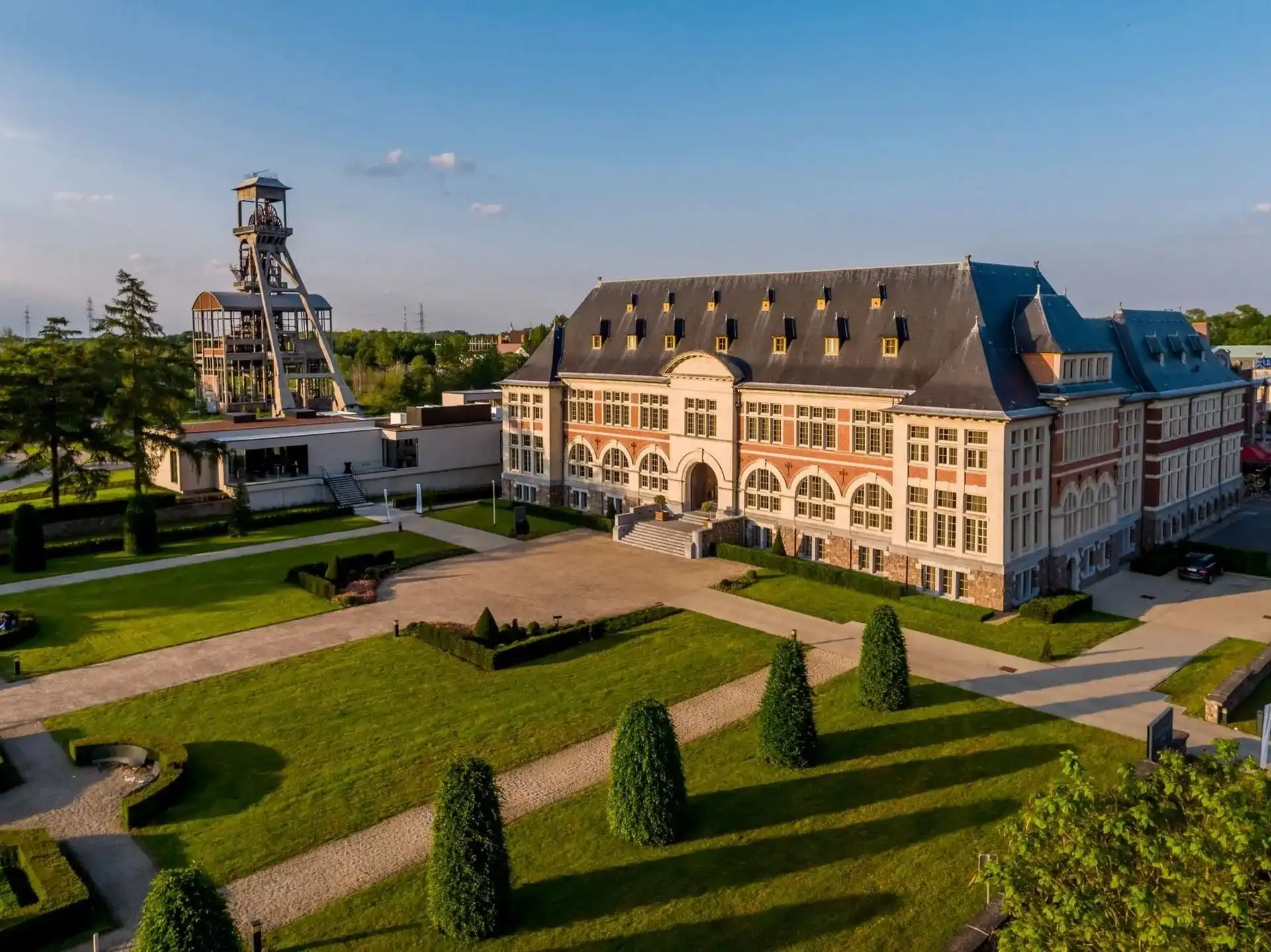 Vrijstaande villa van 306 m² op 17a95ca, gelegen vlak bij Connecterra, de toegangspoort tot het Nationaal Park Hoge Kempen, en op wandelafstand van Maasmechelen Village! foto 31