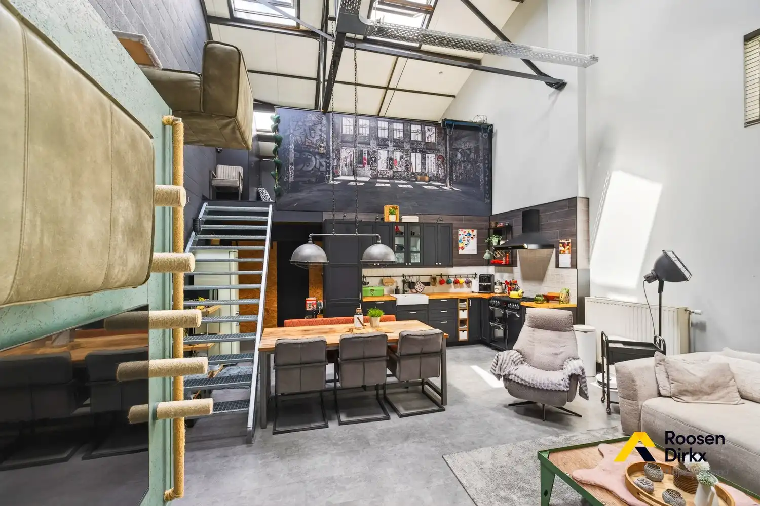 Unieke loft met overdekte autostaanplaats en 92m² bewoonbare oppervlakte in Bree centrum foto 4