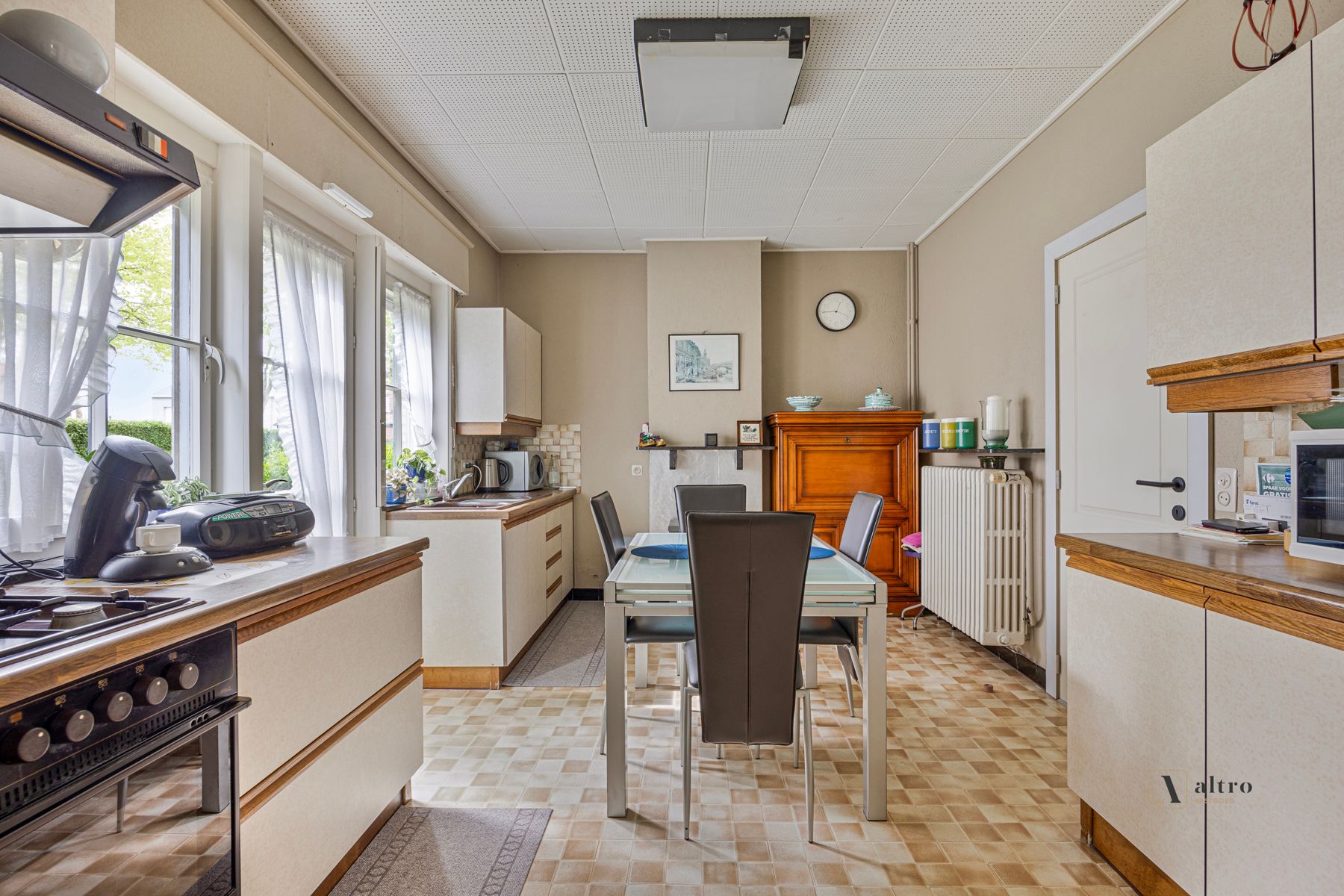 Deels gerenoveerde woning in het groene Bellem foto 6