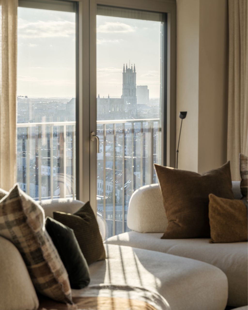 Luxe penthouse (bj. 2021) met twee kamers en een uitzonderlijk terras met panoramisch zicht over Gent en zijn torens. foto 11