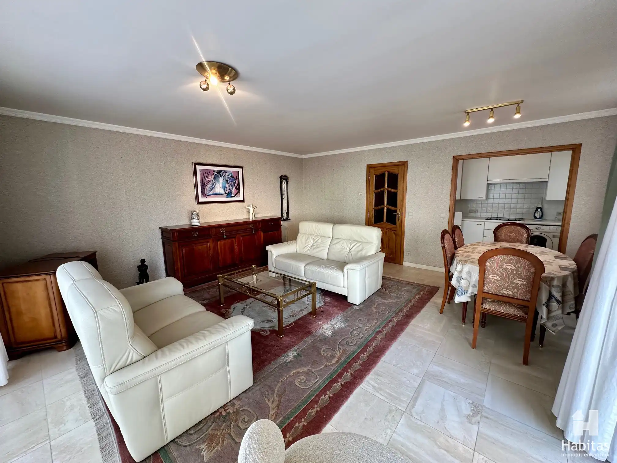 Ruim - hoek-appartement op amper 100m v/h strand  foto {{pictureIndex}}