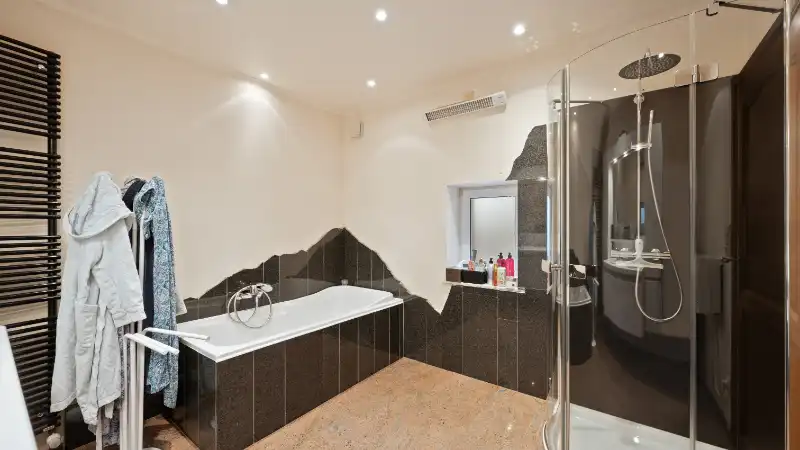 Ruime woning van 256m² op 10 are 32 ca foto 23