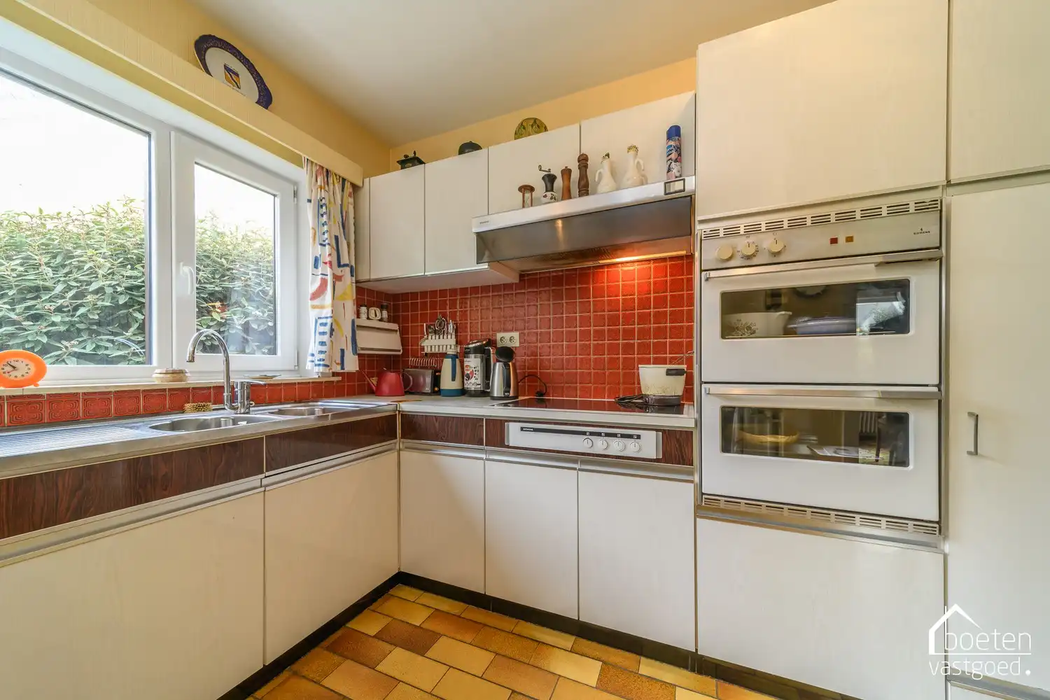 Veurne: Open bebouwing met 3 slaapkamers (waarvan 1 gelijkvloers, alsook de badkamer), garage en onderhoudsvriendelijke tuin op 438 m² grondoppervlakte. foto 6