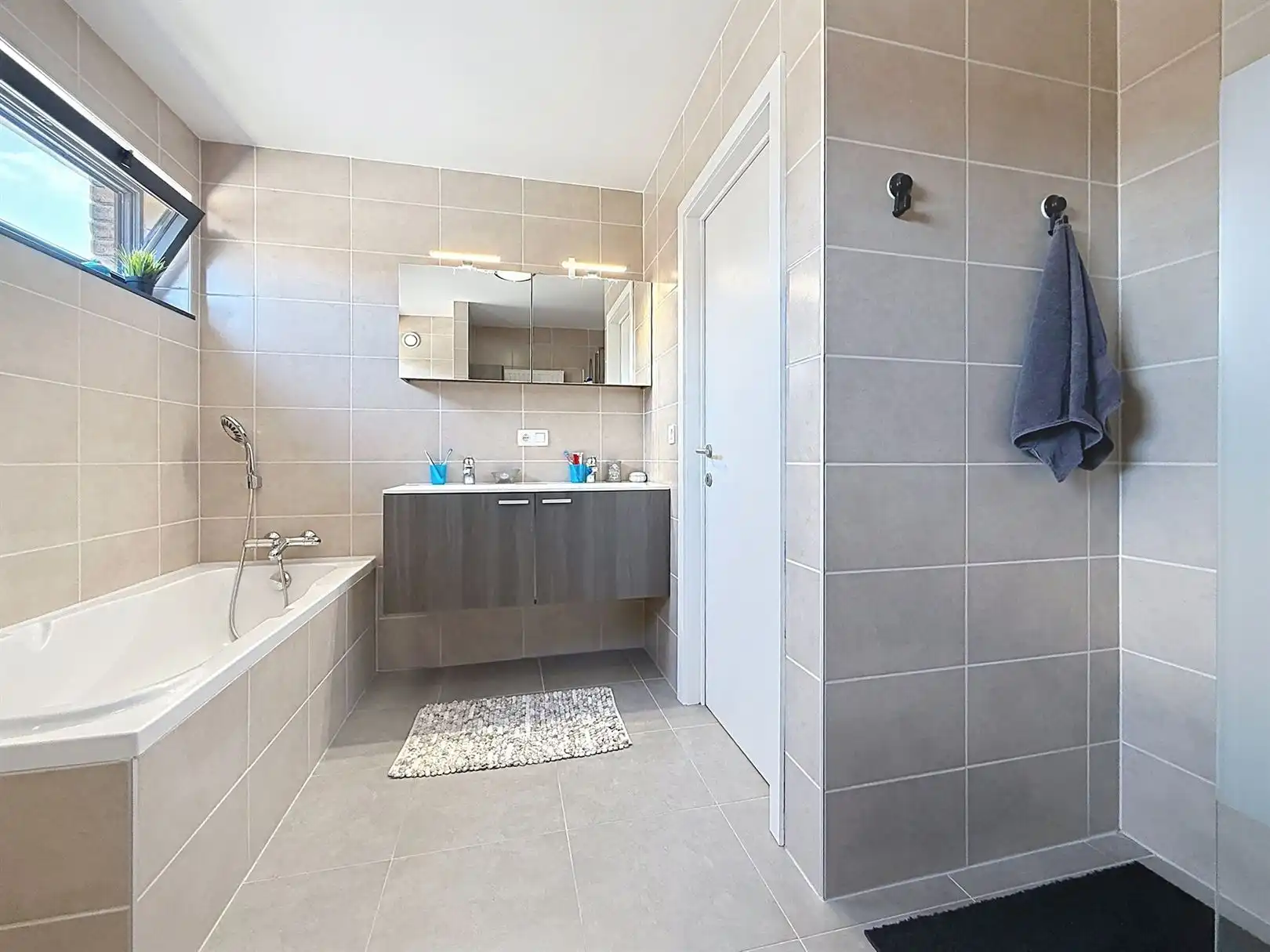 Instapklare woning met 3 slpks, tuin - 01a 78ca  foto 40