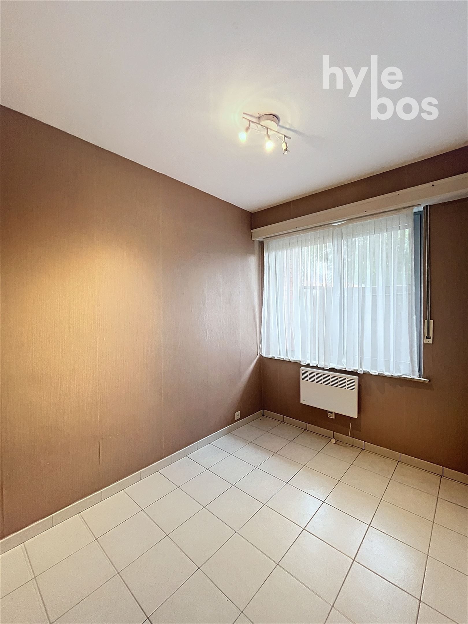 Gelijkvloers appartement met 2 slaapkamers, garage en ruime tuin foto 9