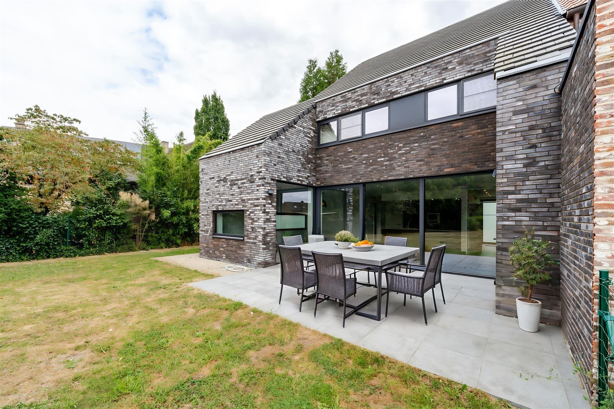 Moderne luxe en comfort in recente woning met 4 slaapkamers foto 25