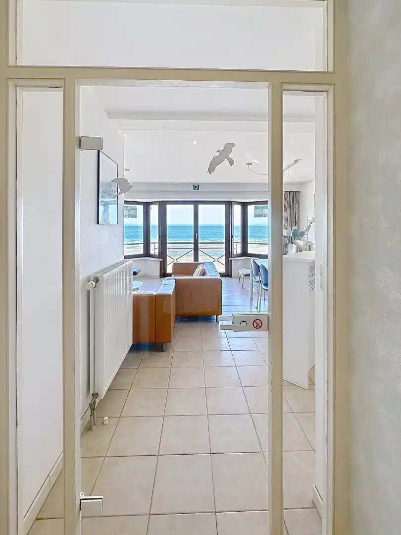 Appartement te koop met frontaal zeezicht op de Zeedijk foto 8