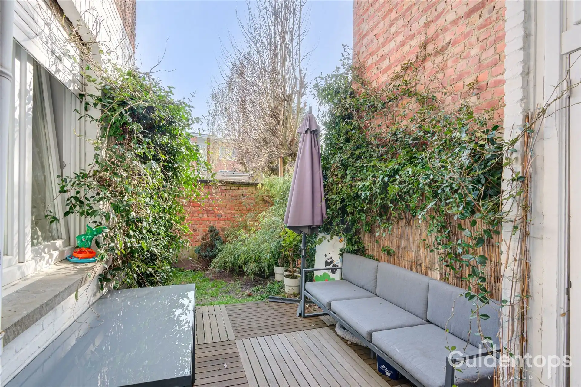 zeer goed gelegen ruim 2 slaapkamerappartement mét tuin foto 11