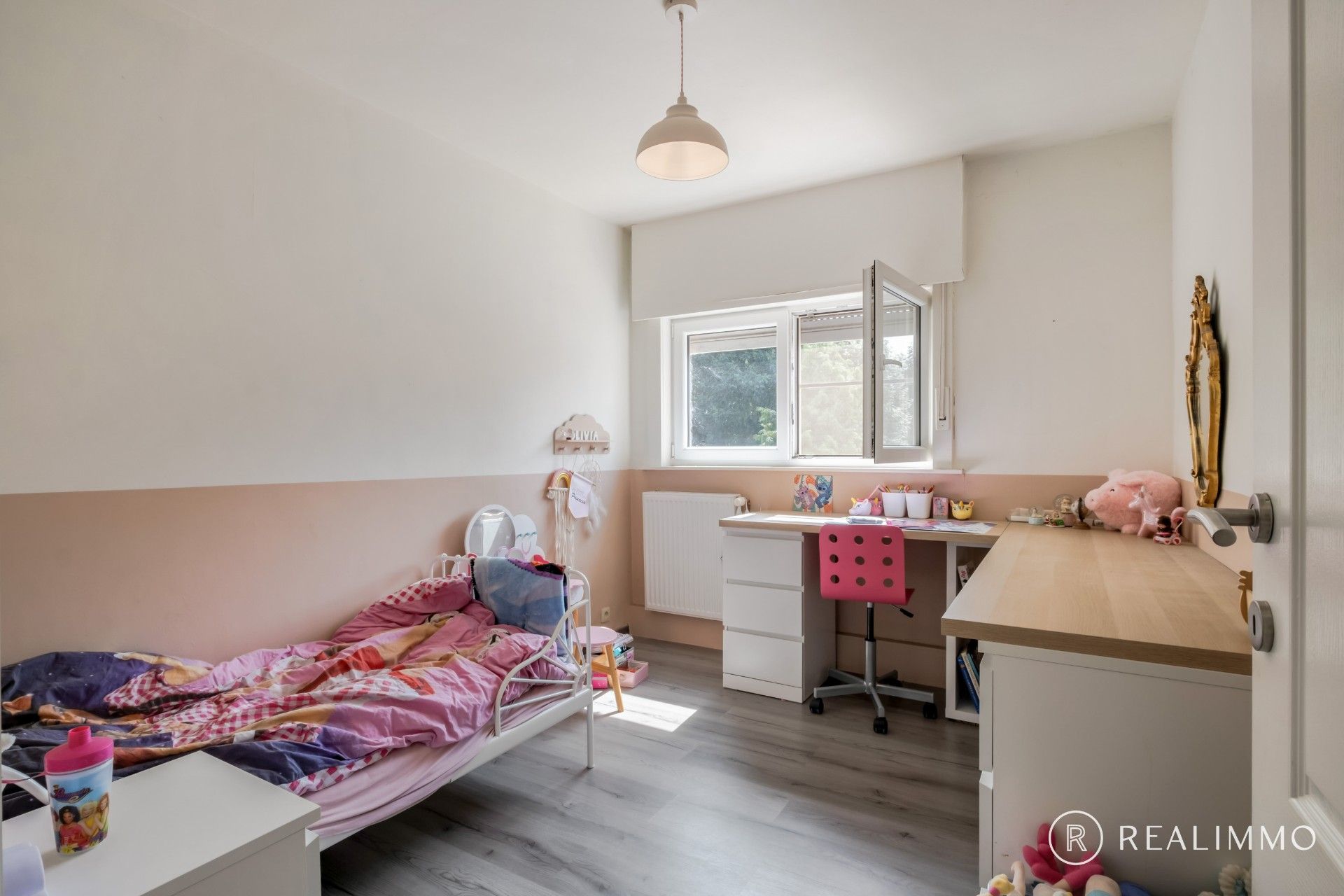 Instapklare, gerenoveerde gezinswoning met 4 slaapkamers foto 19