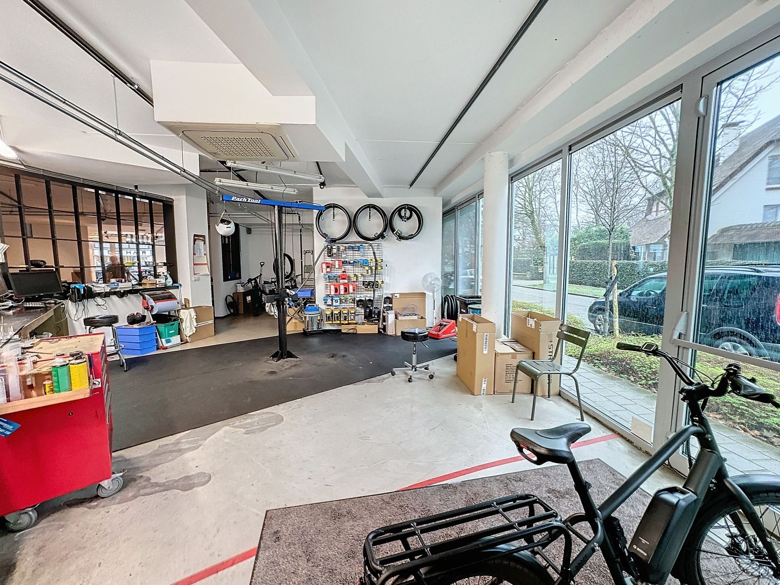 Zeer centraal gelegen ruime handelspand in hartje Brasschaat foto 6