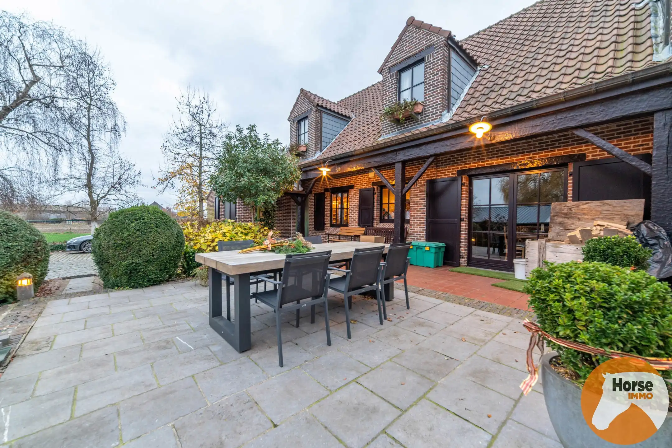 SCHELLE - Centraal gelegen ruime woning met loods  foto 2