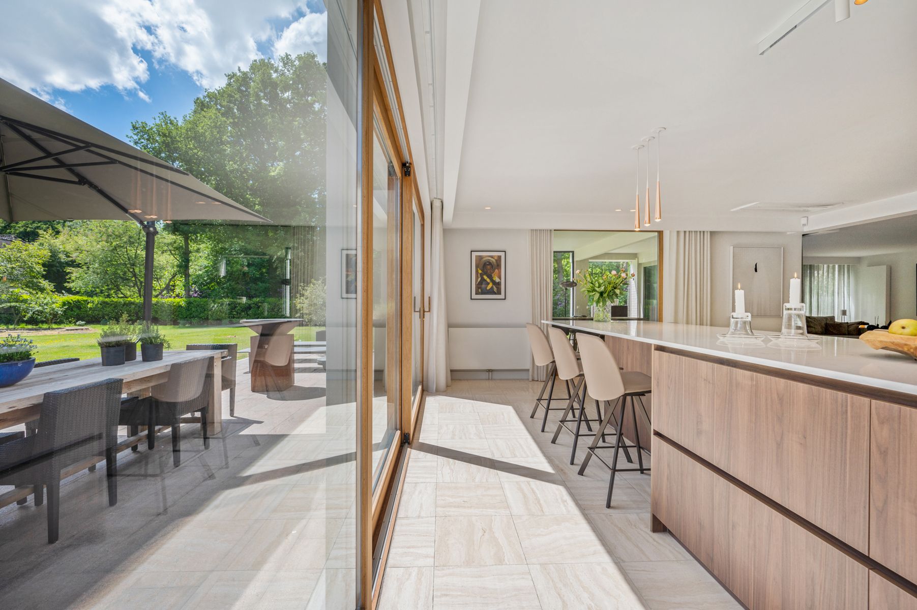 Residentiëel gelegen gelijkvloerse villa op ca. 3.008 m². foto 18
