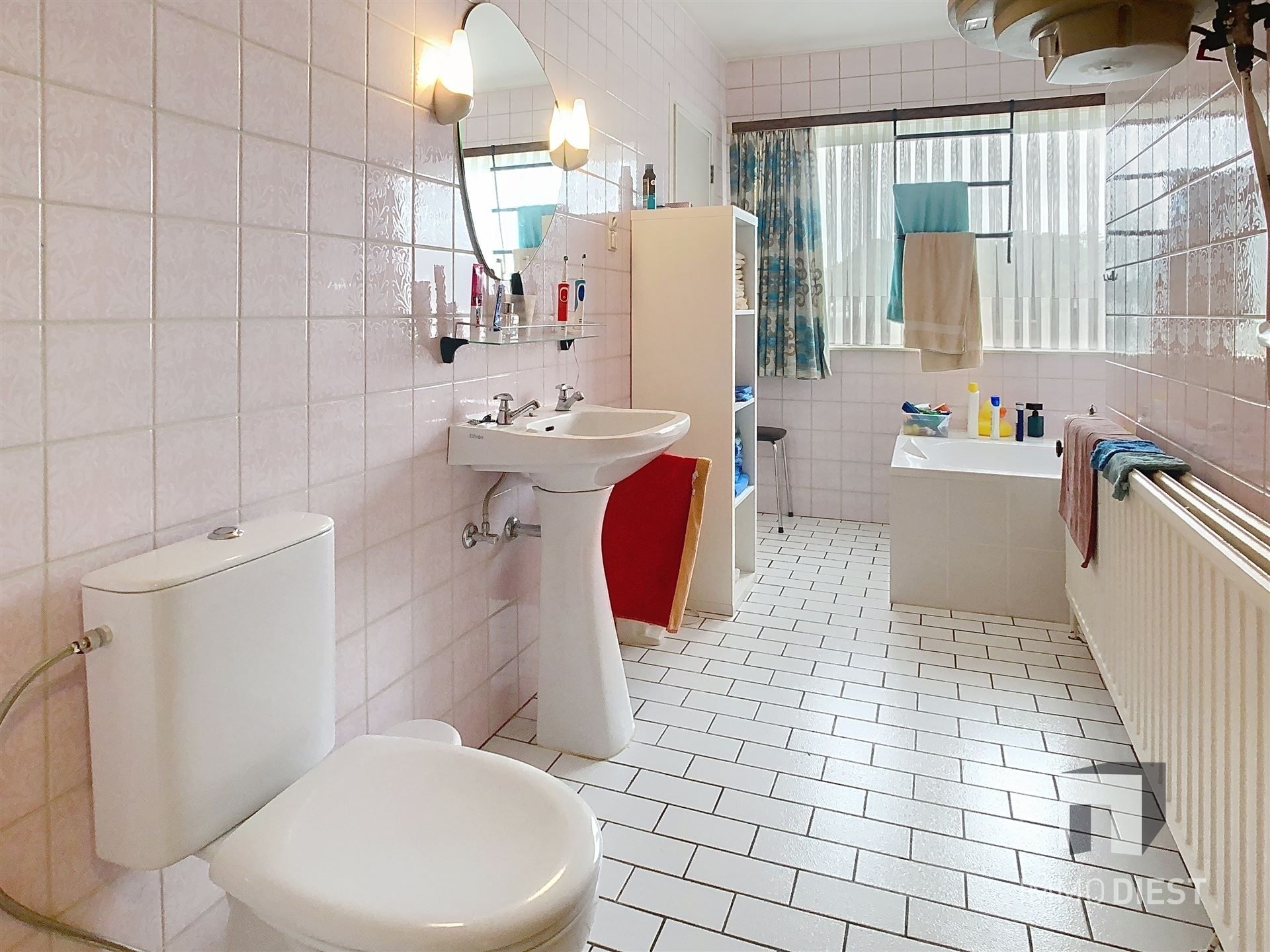 Charmante witte villa in doodlopende straat centrum Tessenderlo foto 32