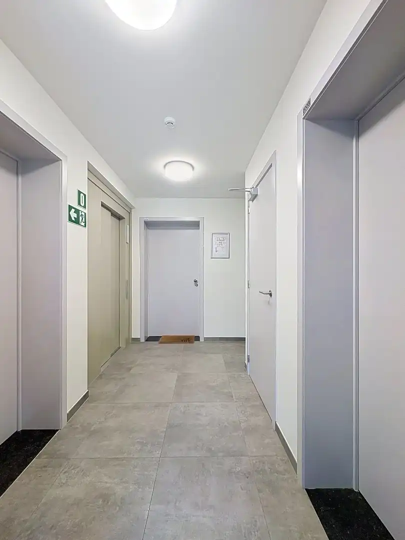 Lichtrijk gelijkvloers appartement met twee tuinen in Kessel-Lo! foto 3