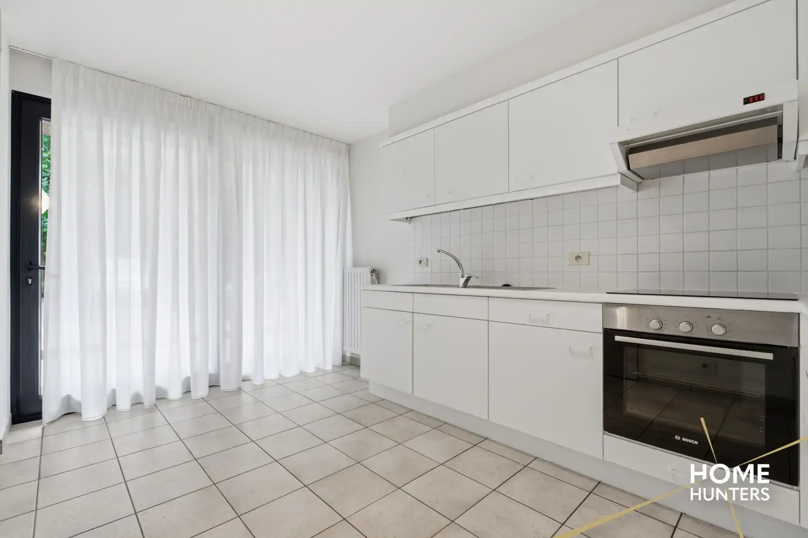 Lichtrijk gelijkvloers appartement in centrum Roeselare foto 6
