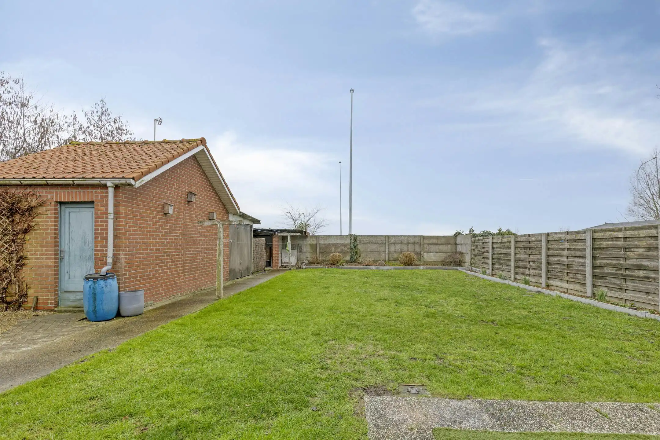 Ruime halfopen woning met 4 slaapkamers op 558m² te Veurne. foto 24