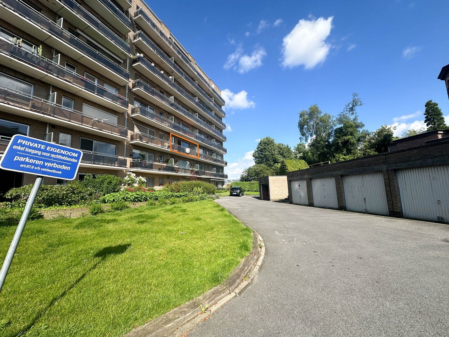 Instapklaar appartement met 2 slaapkamers op wandelafstand van centrum Roeselare! foto 2