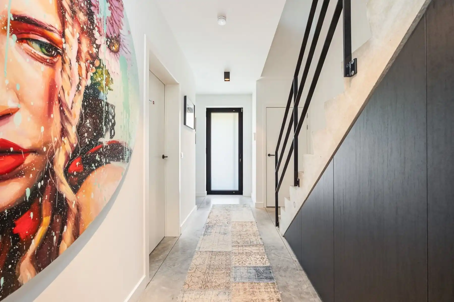 Recente halfopen BEN-woning met zwembad foto 17