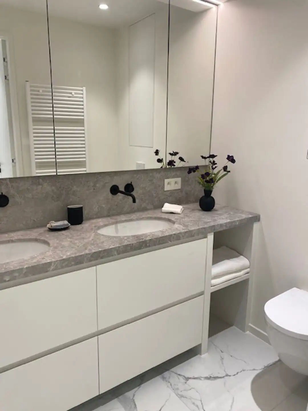 Prachtig gerenoveerd appartement met zijdelings zeezicht!  foto 8