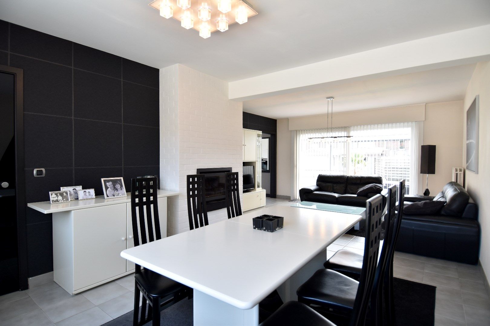 Instapklare HOB met 4 slaapkamers, 2 garages en een mooi stukje te tuin te koop in Lauwe foto 3