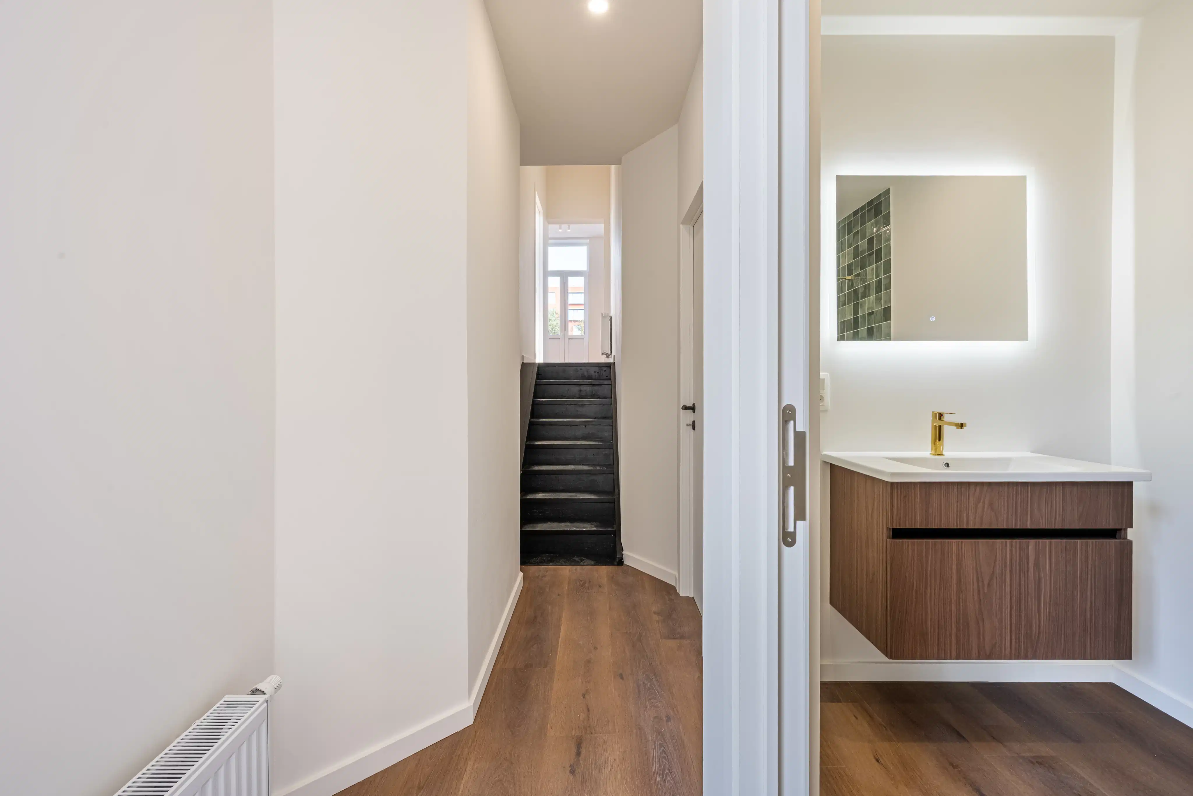 Excl. gerenoveerde herenwoning (3 entiteiten) aan het water foto 14