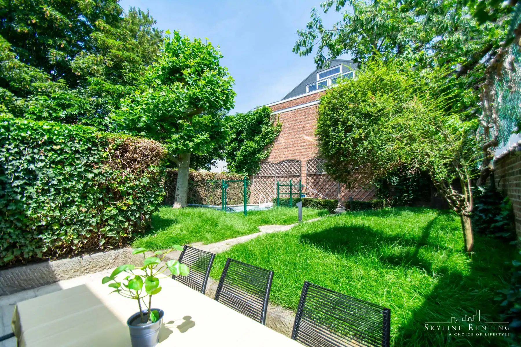 Gemeubeld duplex huis met tuin & privézwembad in Elsene foto 13