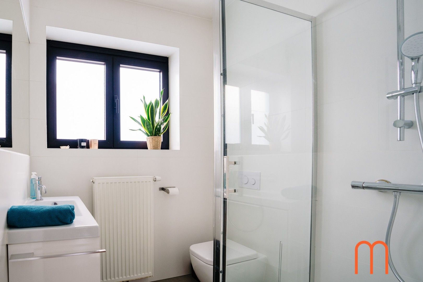 Mooie, gerenoveerde woning met 3 slaapkamers in de rustige wijk Mariakerke. foto 11