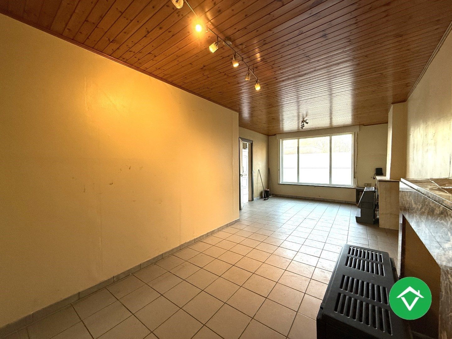 Op te frissen rijwoning met 3 slaapkamers en tuin in centrum Staden foto 3