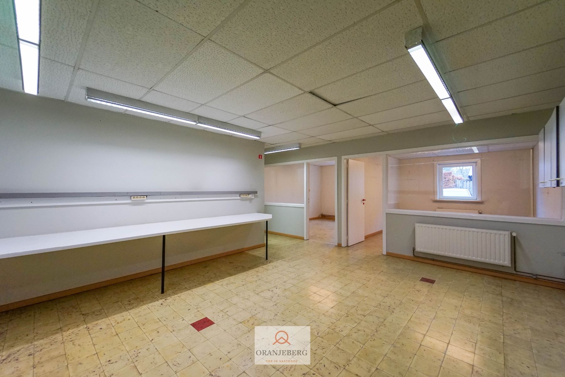 Ruim handelspand met meerdere ruimtes en parking te huur in centrum Drongen foto 16