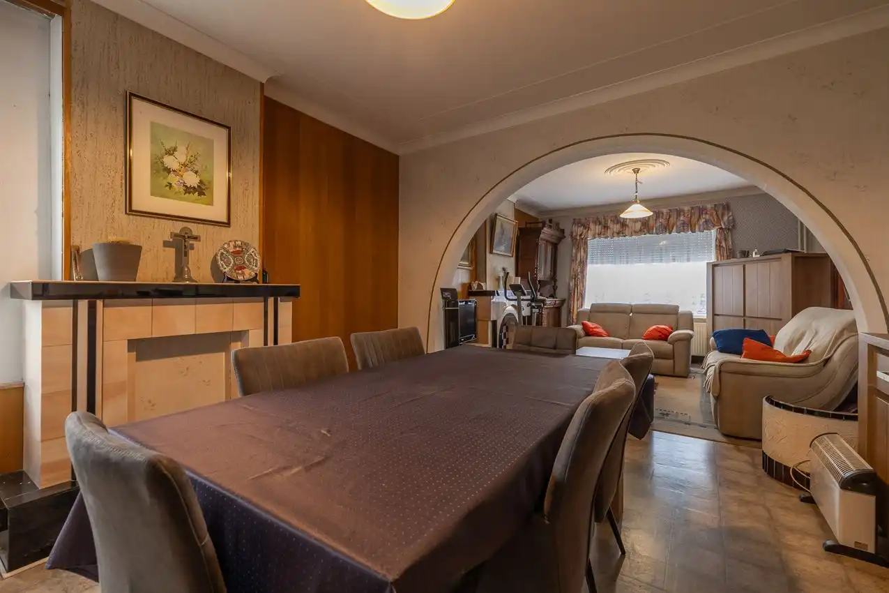 Opgefriiste woning 3slk op goed bereikbare ligging en zuidtuin foto 3