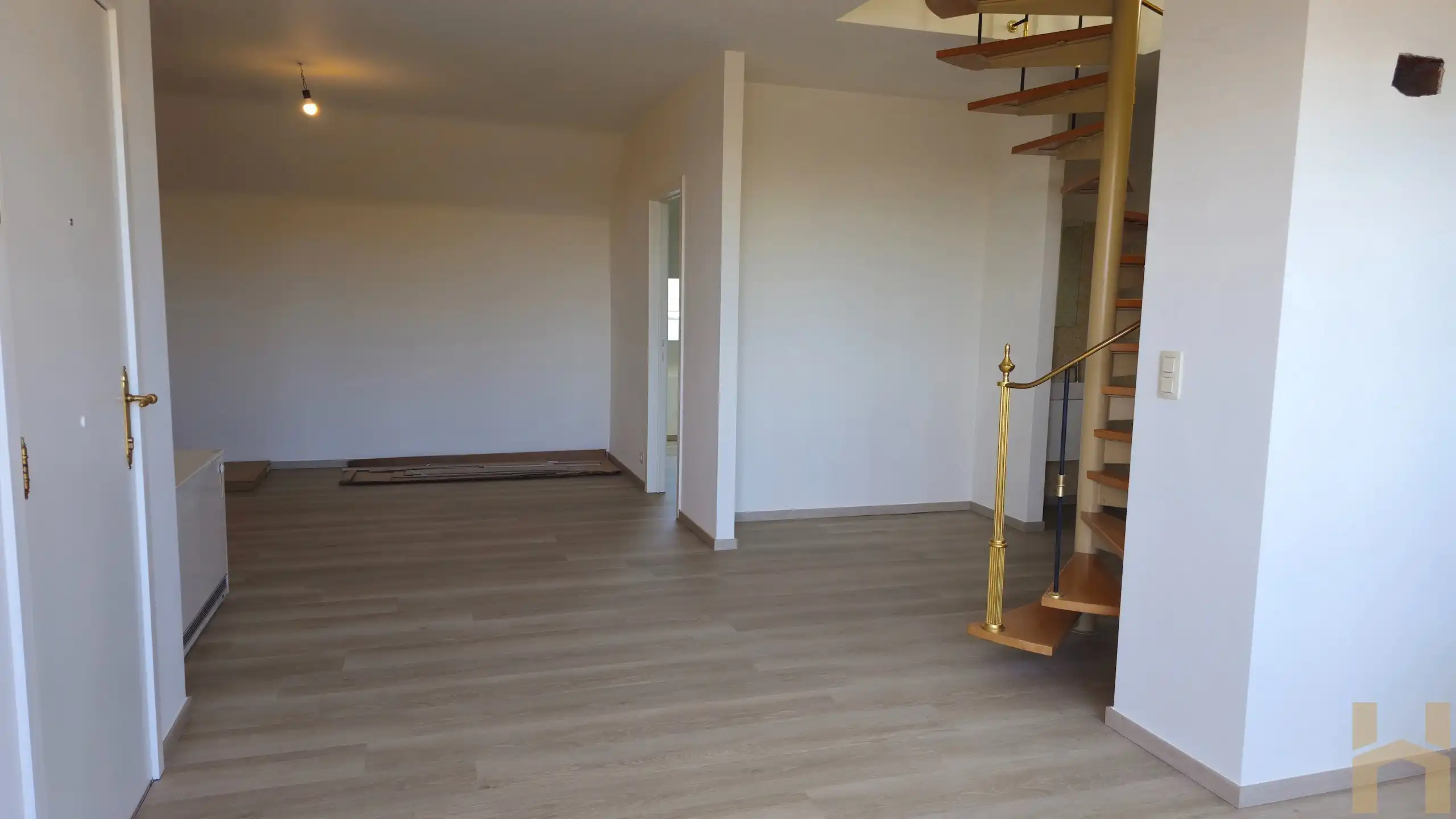 Gerenoveerde gezellige duplex te huur op de markt te Zele foto 10