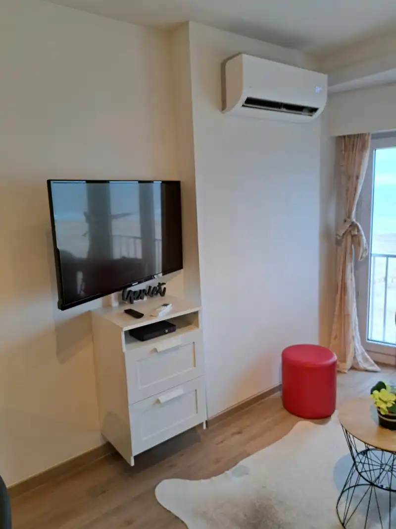 Mooi gerenoveerd 2-slaapkamer-appartement  met zeezicht. foto 9
