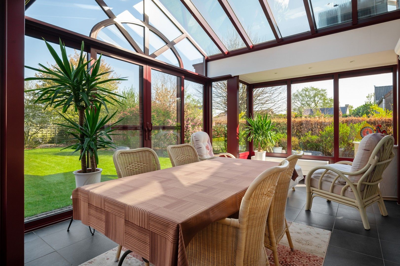 Aangename villa met heerlijke veranda in doodlopende straat foto 16