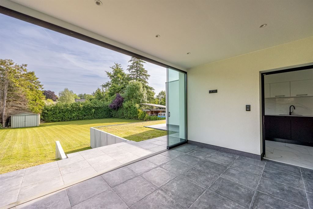 Stijlvol gerenoveerde villa met ruime tuin foto 7
