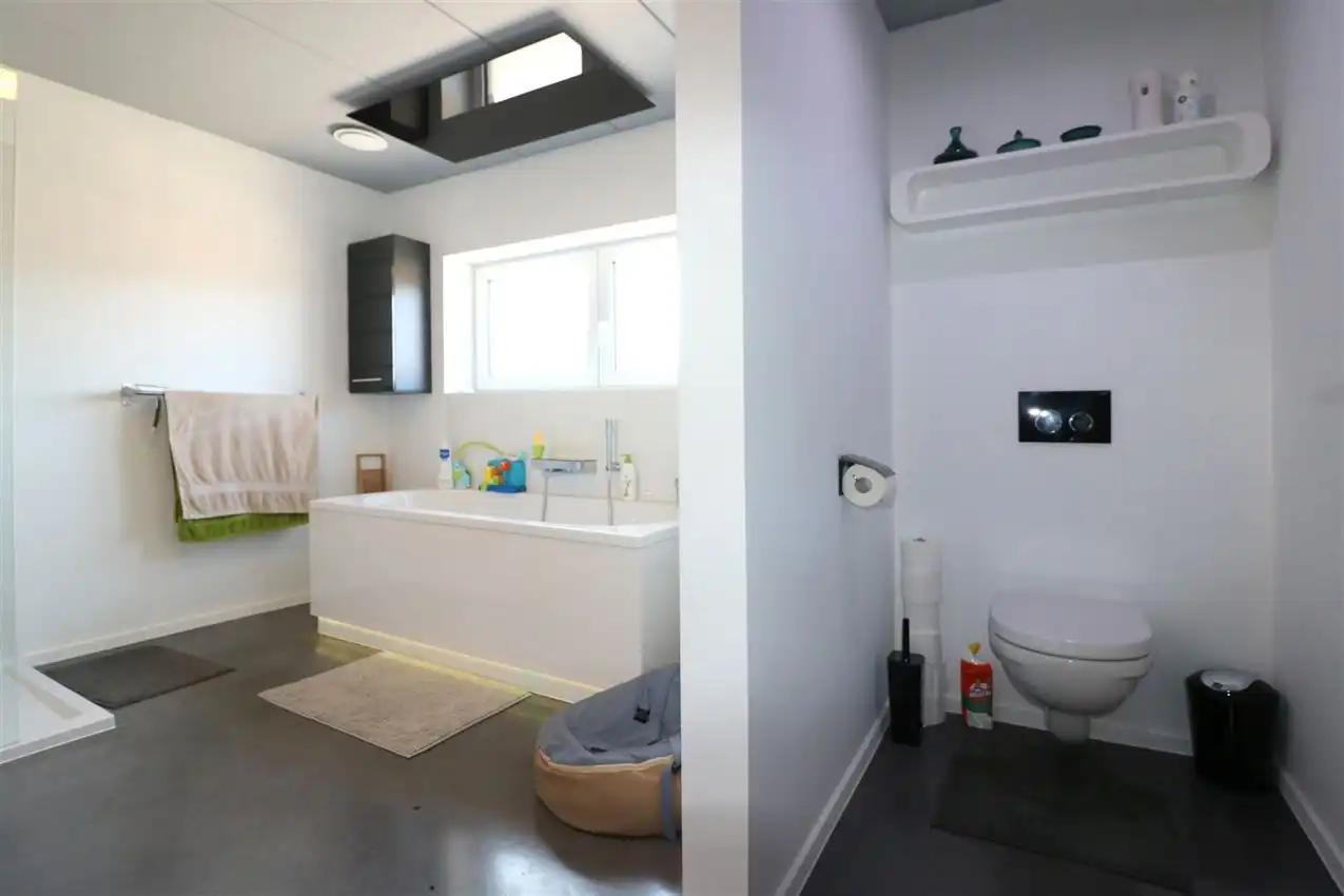 E28 | 2016/ Zonnepanelen | 3 slaapkamers | Grote tuin | Aparte garage | Nabij E314 en groen foto 59