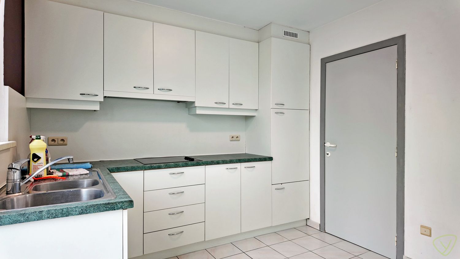 Ruime en lichtrijke duplex op een rustige locatie in Bassevelde! foto 4