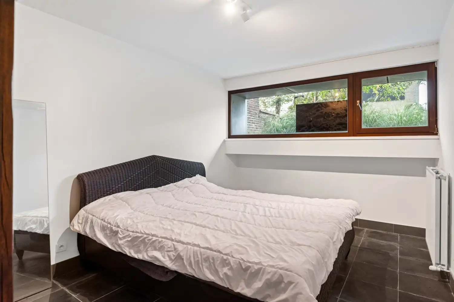 Gelijkvloers 2-slaapkamerappartement met tuin en garagebox foto 13