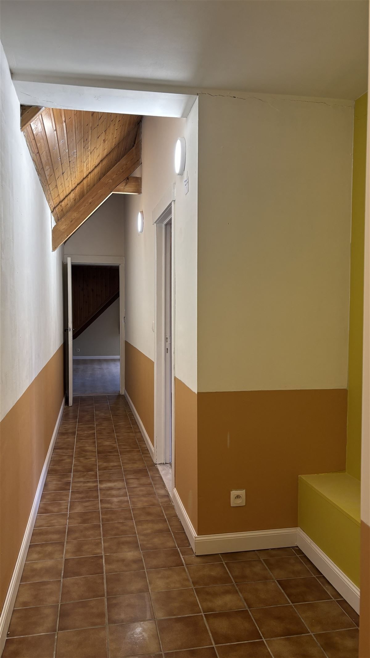 Zéér ruim gelijklvloers/duplexappartement foto 26