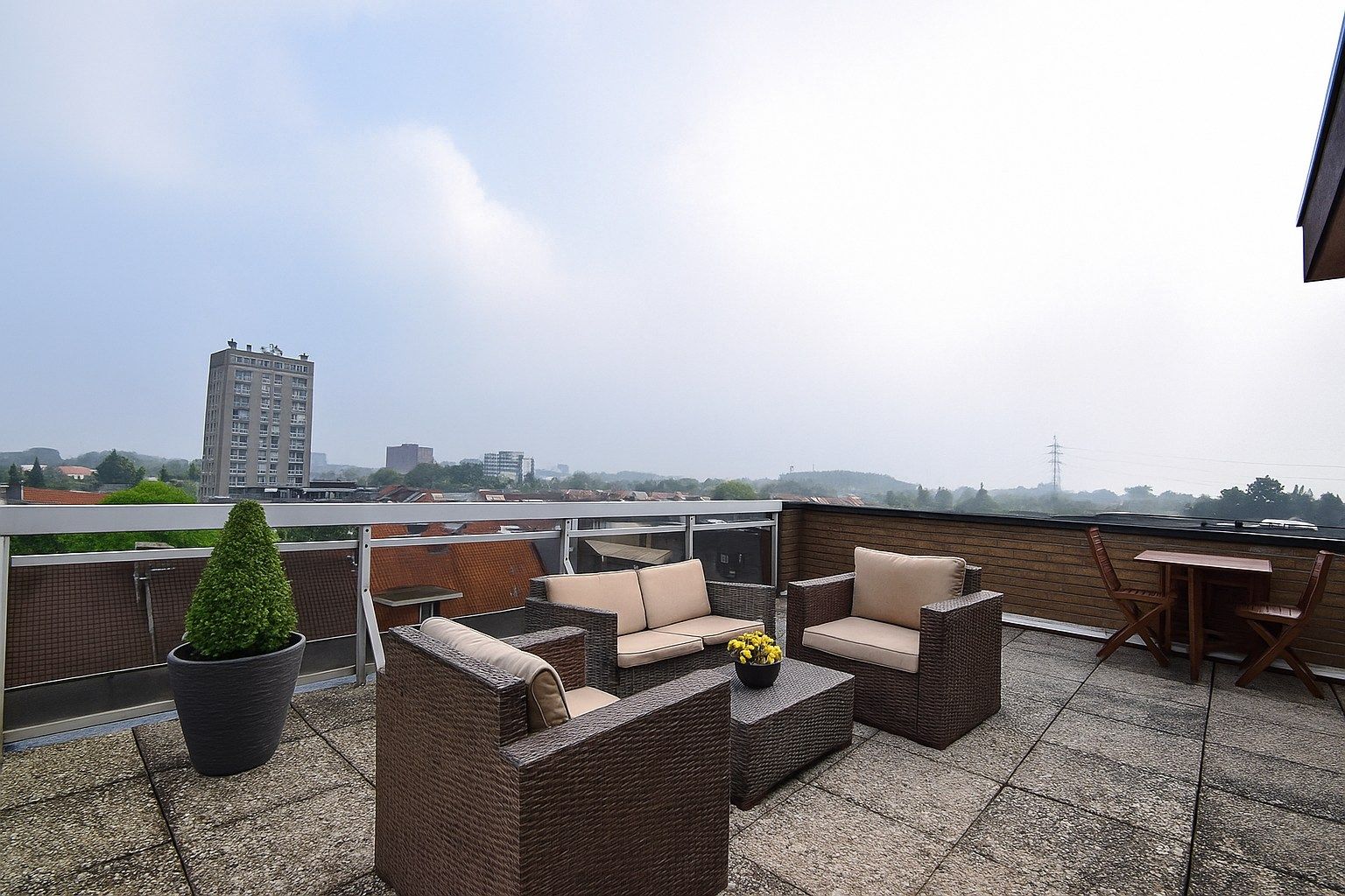 INSTAPKLARE STUDIO (33 m²) MET GUNSTIGE LIGGING | 2 RUIME DAKTERRASSEN  foto 2