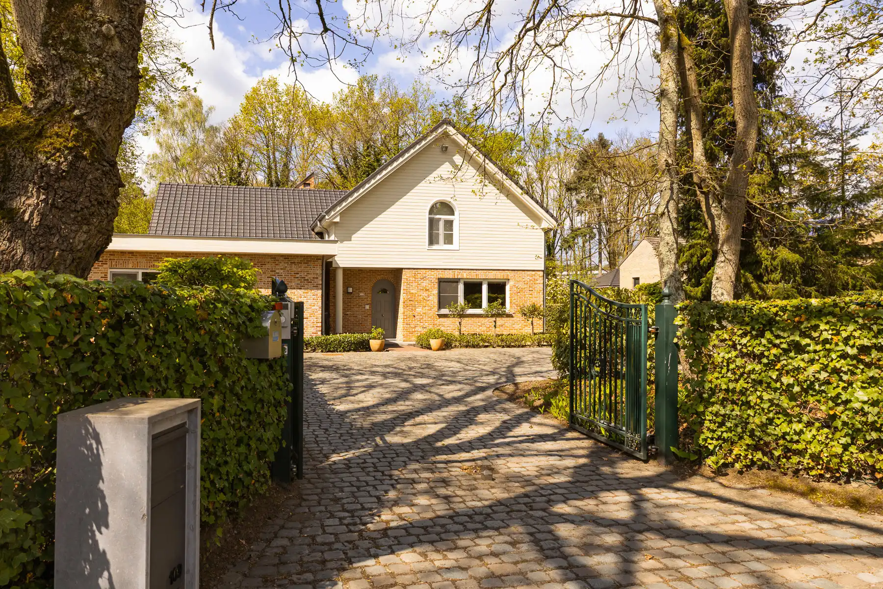 Prachtige villa op een toplocatie in het groen foto 2