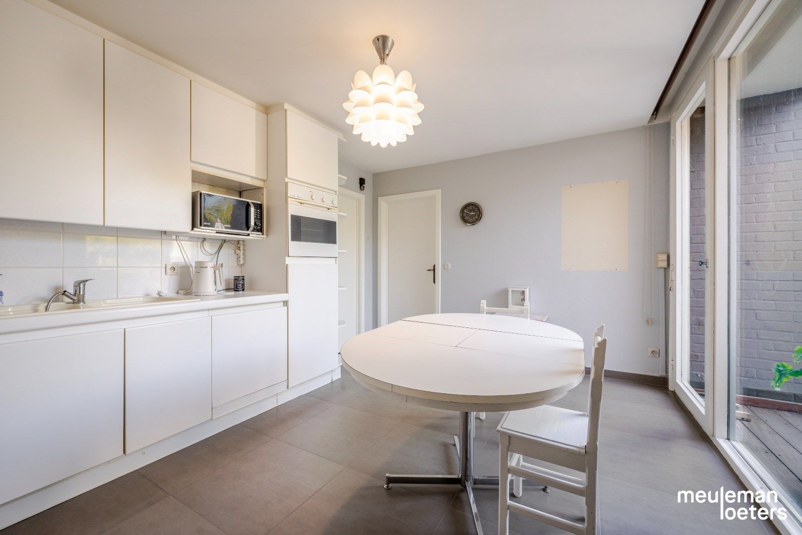 Te renoveren bungalow op fantastische ligging foto 7