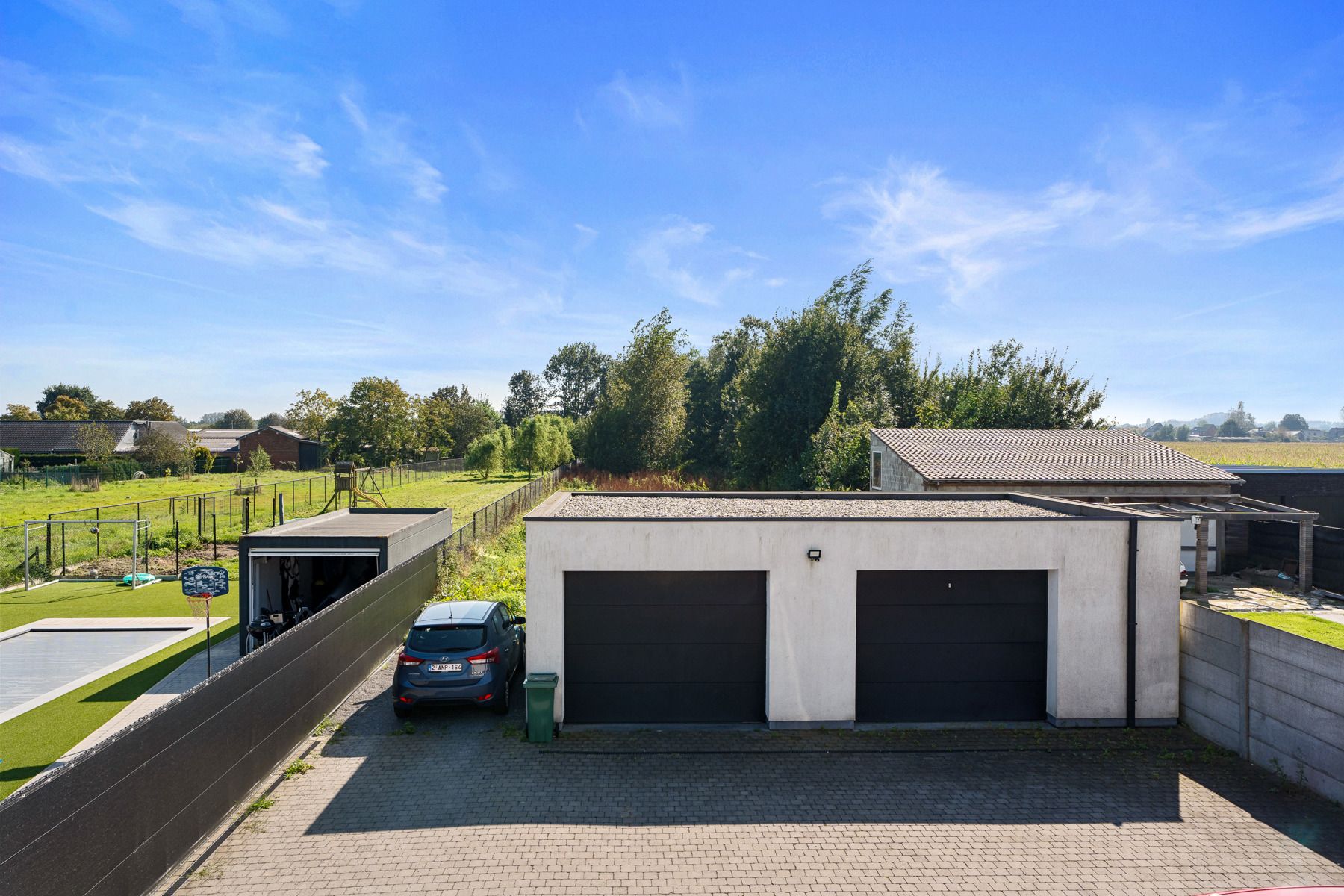 Lichtrijke duplex in loftstijl met grote tuin foto 13